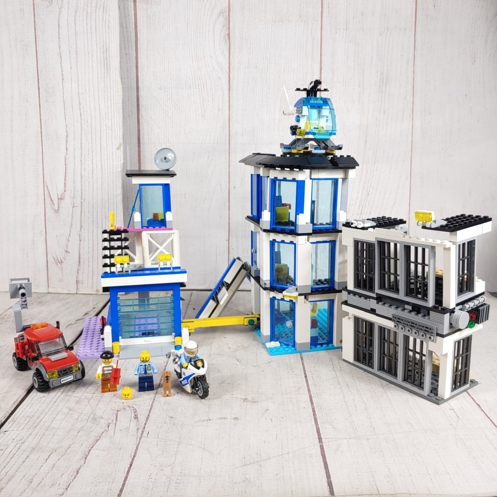 LEGO City Police Station 60141 - Retired Incomplete 90% Set - Blue White Red